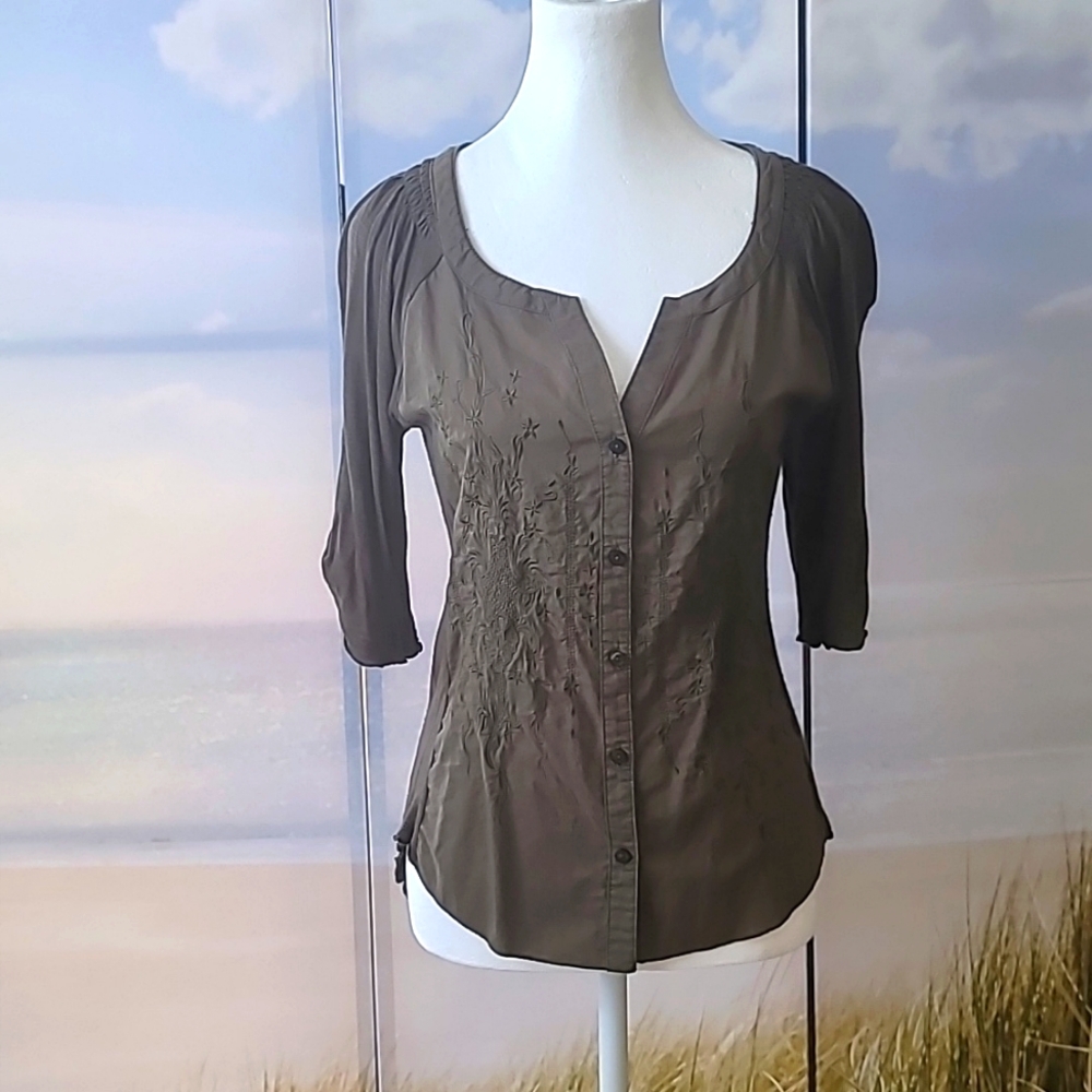 SUMMER EMBROIDED BUTTON DOWN SHIRT